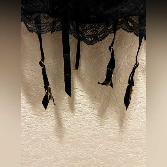 *** PRICE DROPPED $5 *** Victoria’s Secret Black Lace Lingerie - Picture 4 of 7